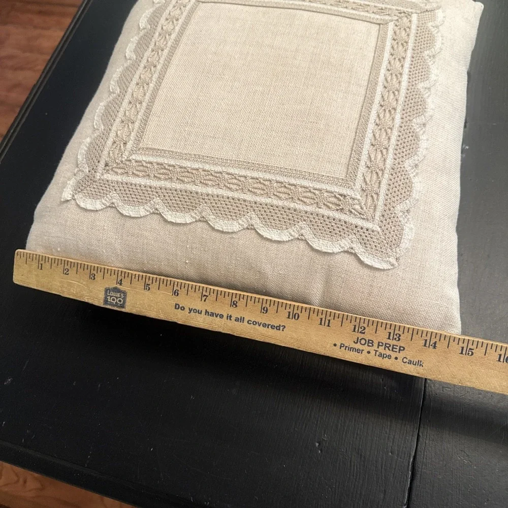 Light Beige Cotton Linen  CROCHET Lace Trim PILLOW RUFFLED EDGE EUC